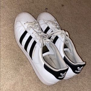 Adidas Superstars (MENS 9)